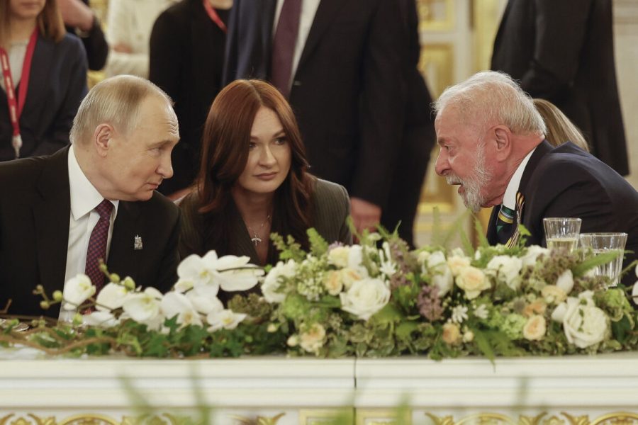 Lula celebra Dia da Vitória com Putin em visita à Rússia. Veja imagens