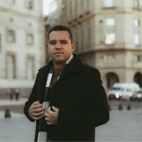 Aprenda como vencer licitações! Especialista aborda a prática em curso