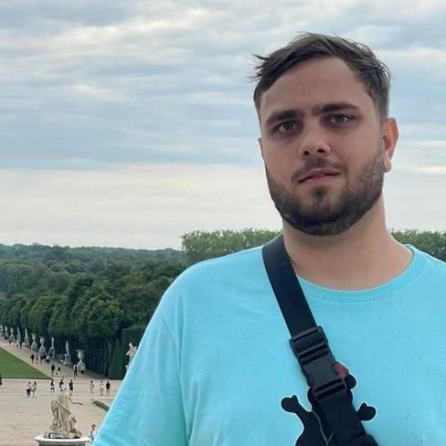 Jovem passa por 36 médicos até receber diagnóstico de doença rara