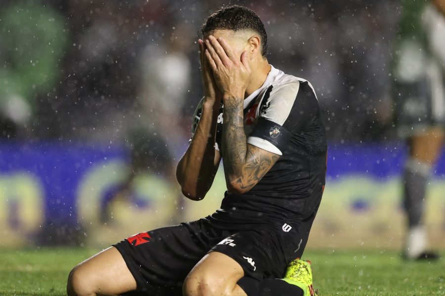 Web faz piada com Vasco e anúncio do novo papa. Entenda