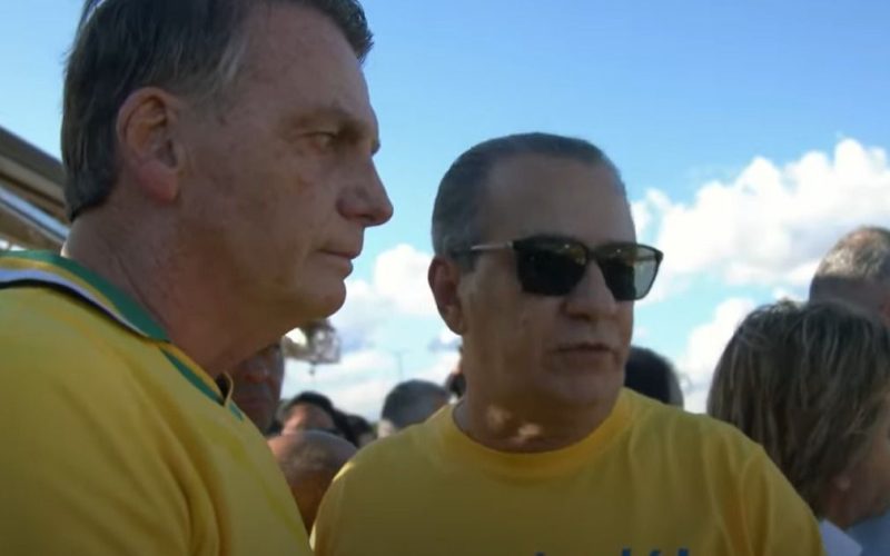 Bolsonaro chega em ato por anistia em Brasília
