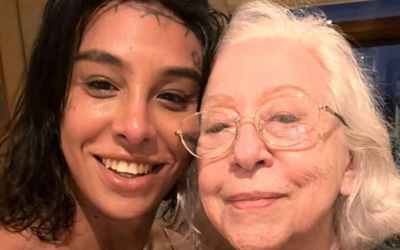 Linn da Quebrada assiste seu filme com Fernanda Montenegro após alta