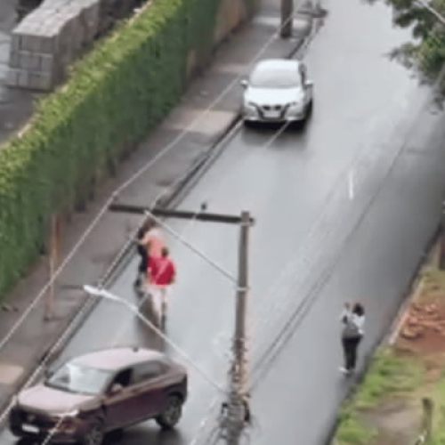 Vídeo: acidente de trânsito termina em briga e agressões em São Paulo