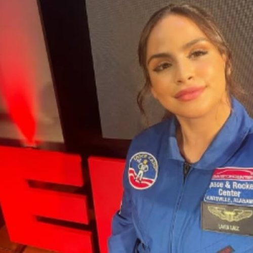 Falsa astronauta tirou fotos com uniforme em curso de R$ 6 mil