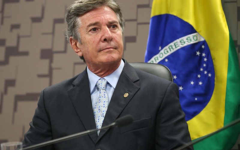 Moraes manda PGR se manifestar sobre domiciliar de Collor