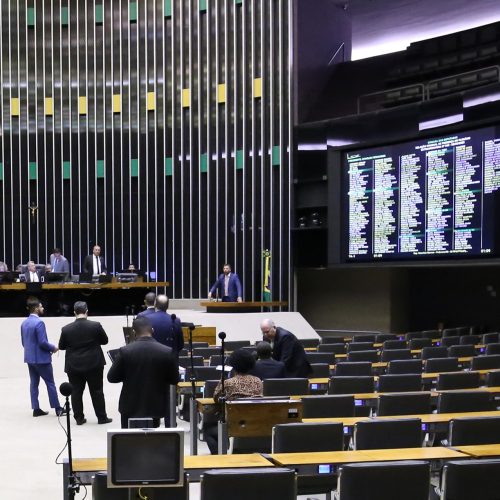 Câmara aprova reajuste de servidores do Executivo; texto vai ao Senado