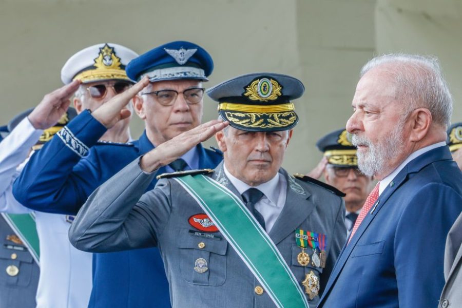 Forças Armadas: Lula ouve de comandantes que falta recurso para combustível