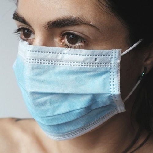 Especialista reforça o uso da máscara em meio a avanço da gripe
