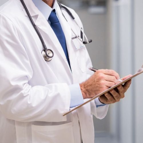 Número de médicos sem especialização cresce em 6 anos no Brasil