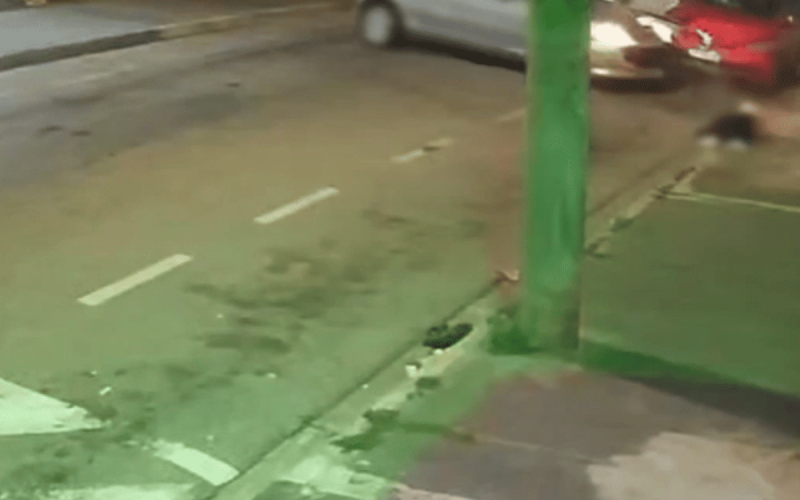 Motorista bêbada acelera em marcha à ré e mata homem atropelado. Veja