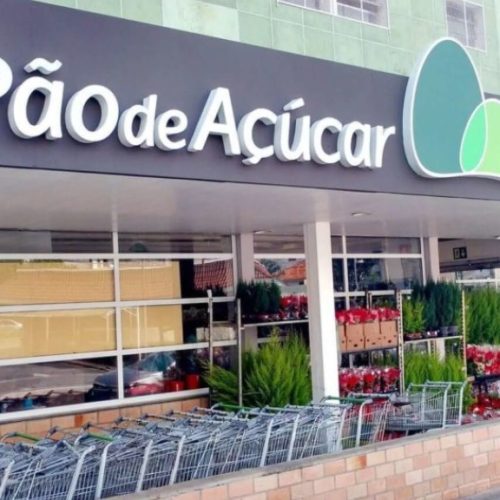 Segurança agride crianças com chutes em supermercado de SP. Veja