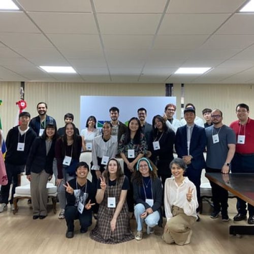 Princesa sobrinha do imperador do Japão visita a UnB e fala com alunos
