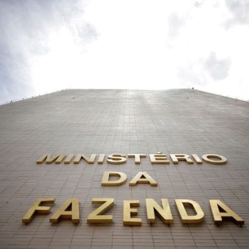 Waack: Governo aumenta imposto para equilibrar contas públicas