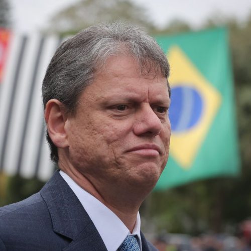 Tarcísio aposta em “Bolsa Família paulista” como carro-chefe até 2026