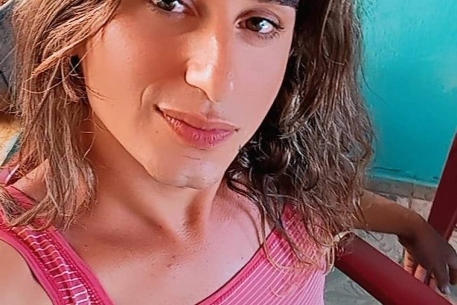 Trans brasileira é enviada pelos EUA para ala masculina de Guantánamo